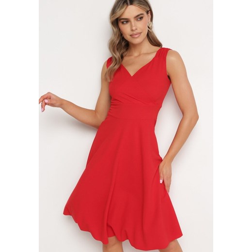 Czerwona Koktajlowa Sukienka na Ramiączkach z Kopertowym Dekoltem i Falbanką Omemia ze sklepu Born2be Odzież w kategorii Sukienki - zdjęcie 172275095