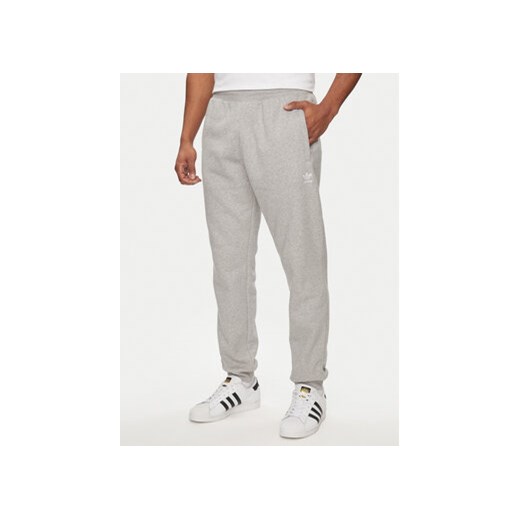 adidas Spodnie dresowe Trefoil Essentials IR7803 Szary Regular Fit ze sklepu MODIVO w kategorii Spodnie męskie - zdjęcie 172288828