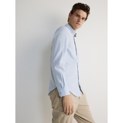 Reserved - Gładka koszula regular fit - jasnoniebieski ze sklepu Reserved w kategorii Koszule męskie - zdjęcie 172300929