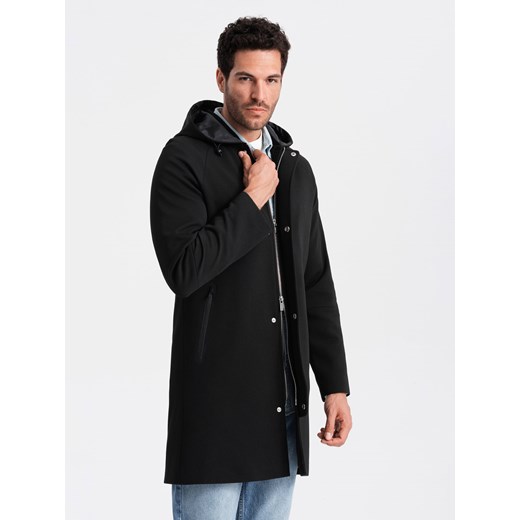 Męski płaszcz z kapturem w delikatny prążek - czarny V2 OM-COSC-0112 ze sklepu ombre w kategorii Płaszcze męskie - zdjęcie 172306037