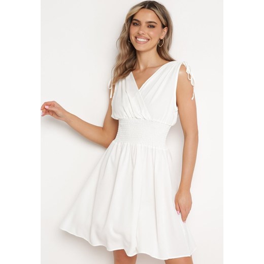 Biała Sukienka z Kopertowym Dekoltem Ściągana na Ramionach z Gumką w Talii Cornia ze sklepu Born2be Odzież w kategorii Sukienki - zdjęcie 172308589