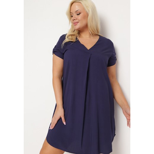 Sukienka Born2be z krótkimi rękawami granatowa mini prosta z dekoltem w serek 