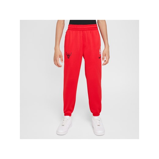 Spodnie dla dużych dzieci Nike Dri-FIT NBA Chicago Bulls Spotlight - Czerwony ze sklepu Nike poland w kategorii Spodnie chłopięce - zdjęcie 172330157