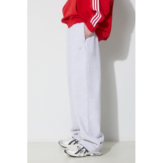 adidas Originals spodnie dresowe bawełniane kolor szary melanżowe IL0851 ze sklepu PRM w kategorii Spodnie damskie - zdjęcie 172332618