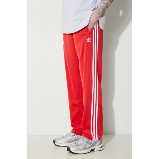adidas Originals spodnie dresowe Adicolor Classics Firebird kolor czerwony wzorzyste IJ7057 ze sklepu PRM w kategorii Spodnie męskie - zdjęcie 172332638
