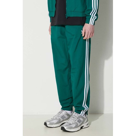 adidas Originals spodnie dresowe Adicolor Woven Firebird Track Top kolor zielony z aplikacją IT2497 ze sklepu PRM w kategorii Spodnie męskie - zdjęcie 172333207