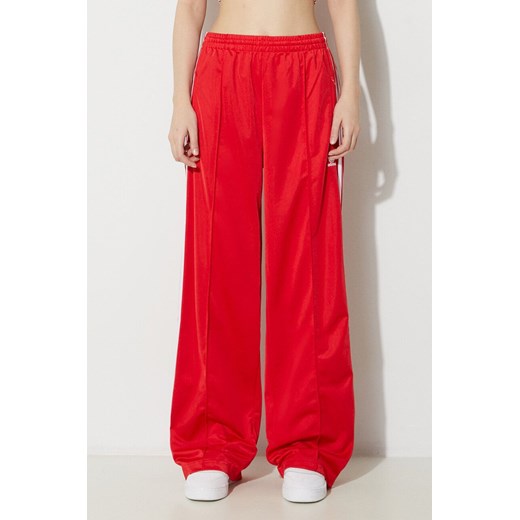 adidas Originals spodnie dresowe kolor czerwony z aplikacją  IP0632 ze sklepu PRM w kategorii Spodnie damskie - zdjęcie 172333568