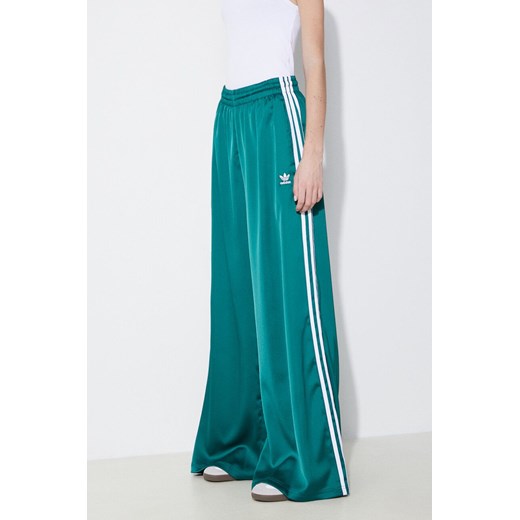 adidas Originals spodnie dresowe kolor zielony z aplikacją IP2960 ze sklepu PRM w kategorii Spodnie damskie - zdjęcie 172333578