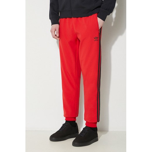 adidas Originals spodnie dresowe kolor czerwony z aplikacją  IS2808 ze sklepu PRM w kategorii Spodnie męskie - zdjęcie 172333656