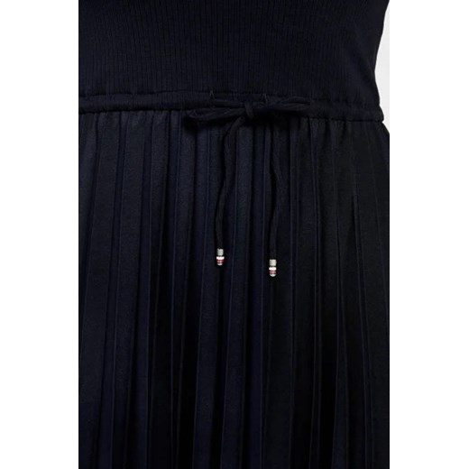 Sukienka Tommy Hilfiger elegancka bez rękawów midi z okrągłym dekoltem trapezowa 
