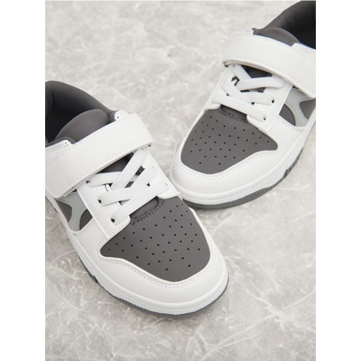 Sinsay - Sneakersy - szary ze sklepu Sinsay w kategorii Buty sportowe dziecięce - zdjęcie 172351126