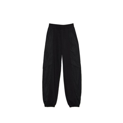 Cropp - Czarne joggery - czarny ze sklepu Cropp w kategorii Spodnie damskie - zdjęcie 172356257