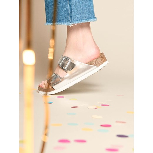 Birkenstock Skórzane klapki &quot;Arizona&quot; w kolorze srebrnym 38 promocja Limango Polska