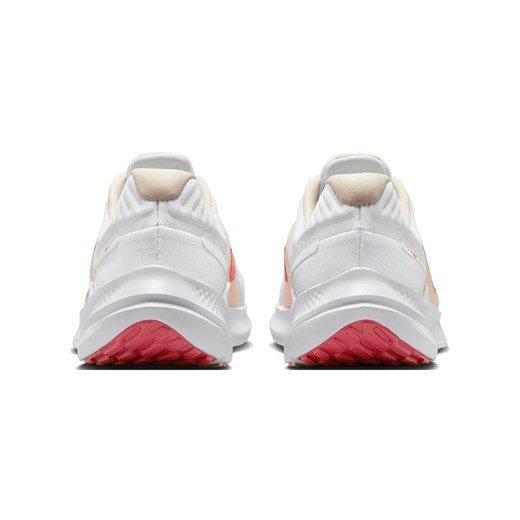 Nike Buty &quot;Quest 5&quot; w kolorze białym do biegania Nike 41 Limango Polska promocyjna cena