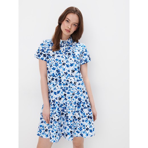 Mohito - Trapezowa sukienka mini w kwiaty - niebieski ze sklepu Mohito w kategorii Sukienki - zdjęcie 172377566