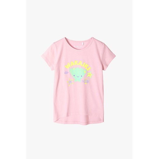 Różowy t-shirt dziewczęcy z wakacyjnym nadrukiem - 5.10.15. ze sklepu 5.10.15 w kategorii Bluzki dziewczęce - zdjęcie 172378905