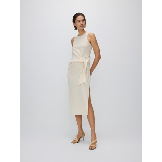 Reserved - Sukienka midi z wiązaniem - kremowy ze sklepu Reserved w kategorii Sukienki - zdjęcie 172384768