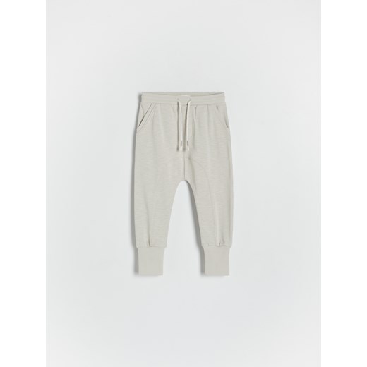 Reserved - Bawełniane spodnie - beżowy ze sklepu Reserved w kategorii Spodnie i półśpiochy - zdjęcie 172385005