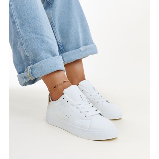 Biało-złote sneakersy Akila ze sklepu gemre w kategorii Trampki damskie - zdjęcie 172388538