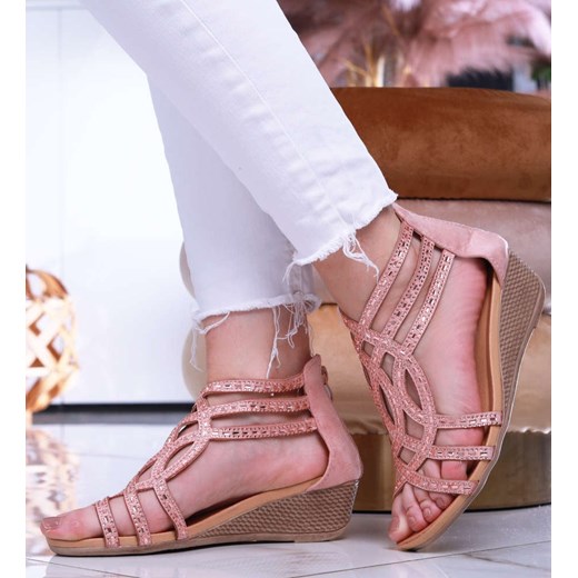 Różowe damskie sandały na niskim koturnie /A4-2 13982 S293/ ze sklepu Pantofelek24.pl w kategorii Sandały damskie - zdjęcie 172403645