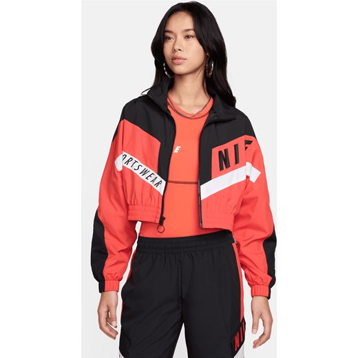 Damska kurtka z tkaniny Nike Sportswear - Czerwony ze sklepu Nike poland w kategorii Kurtki damskie - zdjęcie 172407207