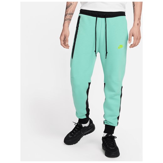 Joggery męskie Nike Sportswear Tech Fleece - Zieleń ze sklepu Nike poland w kategorii Spodnie męskie - zdjęcie 172407225