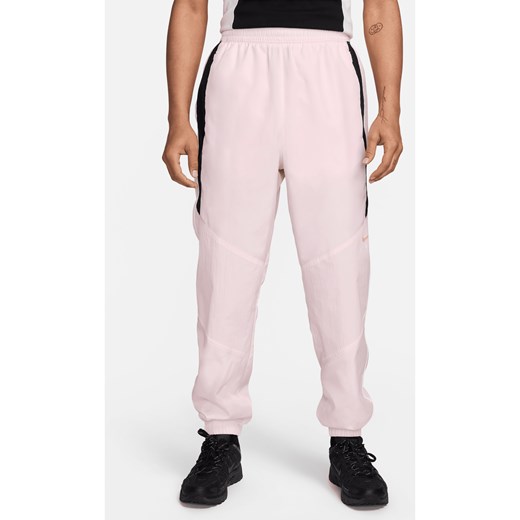 Męskie spodnie z tkaniny Nike Air - Różowy ze sklepu Nike poland w kategorii Spodnie męskie - zdjęcie 172407285