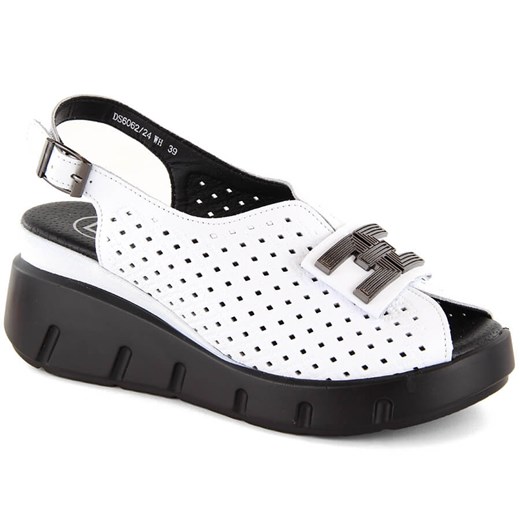 Skórzane sandały damskie na koturnie ażurowe białe Filippo DS6062 ze sklepu ButyModne.pl w kategorii Sandały damskie - zdjęcie 172407796