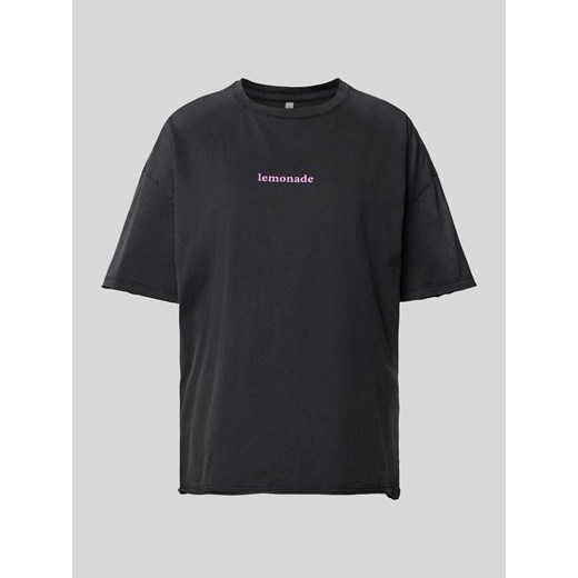 T-shirt z nadrukiem z napisem model ‘KINNA’ ze sklepu Peek&Cloppenburg  w kategorii Bluzki damskie - zdjęcie 172417367