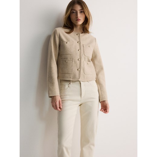 Reserved - Krótka kurtka z kieszeniami - kremowy ze sklepu Reserved w kategorii Kurtki damskie - zdjęcie 172434606