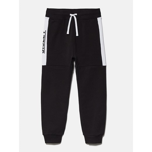 Sisley Spodnie dresowe w kolorze czarnym ze sklepu Limango Polska w kategorii Spodnie chłopięce - zdjęcie 172436157