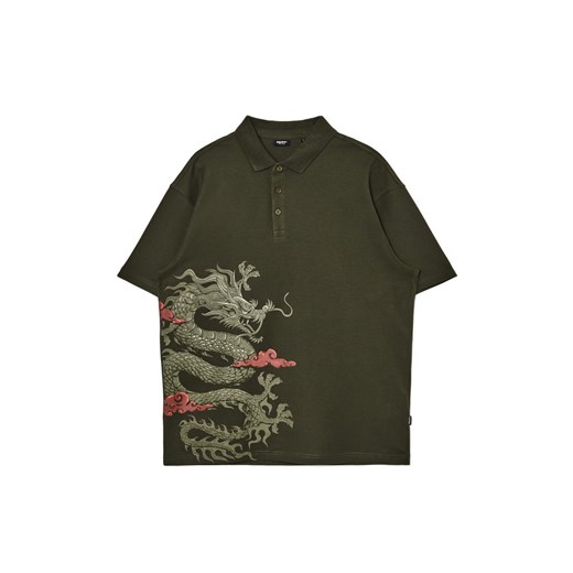 Cropp - Ciemnozielone polo z printem smoka - zielony ze sklepu Cropp w kategorii T-shirty męskie - zdjęcie 172533427