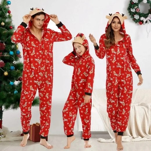 Jednoczęściowa piżama męska ze świątecznym motywem - Czerwony / S ze sklepu Valetta.pl w kategorii Piżamy męskie - zdjęcie 172547038