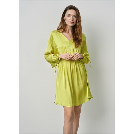 Limonkowa sukienka mini z bufiatymi rękawami Ochnik One Size OCHNIK
