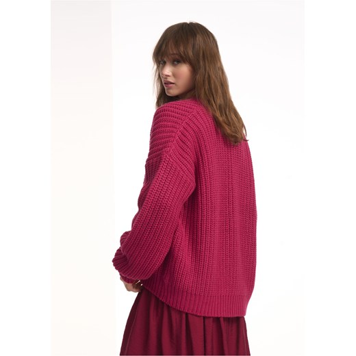 Sweter damski Ochnik różowy z dekoltem w serek 