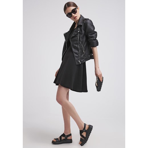 Vero Moda VMHOLLI Sukienka koktajlowa black zalando  bez wzorów/nadruków