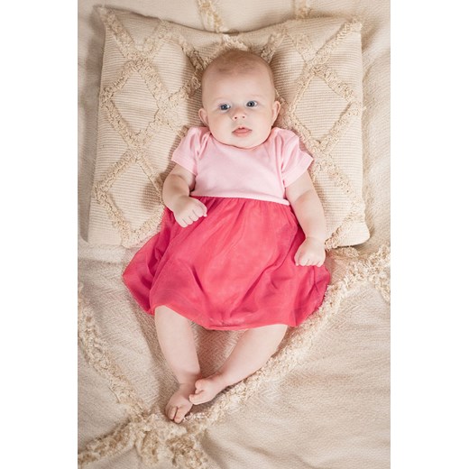Różowo-malinowe sukienko-body niemowlęce z krótkim rękawem ze sklepu 5.10.15 w kategorii Sukienki niemowlęce - zdjęcie 172574026