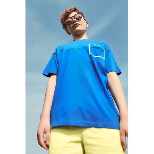 Niebieski t-shirt chłopięcy z kieszonką - Lincoln&Sharks ze sklepu 5.10.15 w kategorii T-shirty chłopięce - zdjęcie 172574057