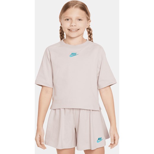 Koszulka z krótkim rękawem dla dużych dzieci (dziewcząt) Nike Sportswear - Fiolet ze sklepu Nike poland w kategorii Bluzki dziewczęce - zdjęcie 172595066