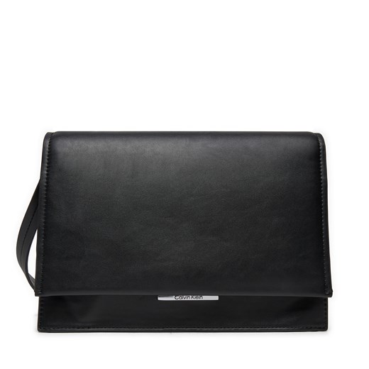 Torebka Calvin Klein Ck Linear Shoulder Bag K60K612158 Czarny ze sklepu eobuwie.pl w kategorii Listonoszki - zdjęcie 172598928