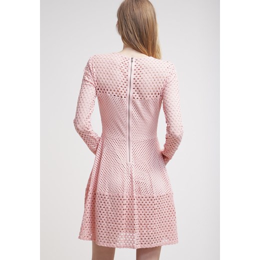 BCBGMAXAZRIA KNIT CITY  Sukienka letnia whisper pink zalando  bez wzorów/nadruków