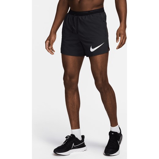 Męskie spodenki do biegania z wszytą bielizną 13 cm Nike Flex Stride Run Energy - Czerń ze sklepu Nike poland w kategorii Spodenki męskie - zdjęcie 172622485