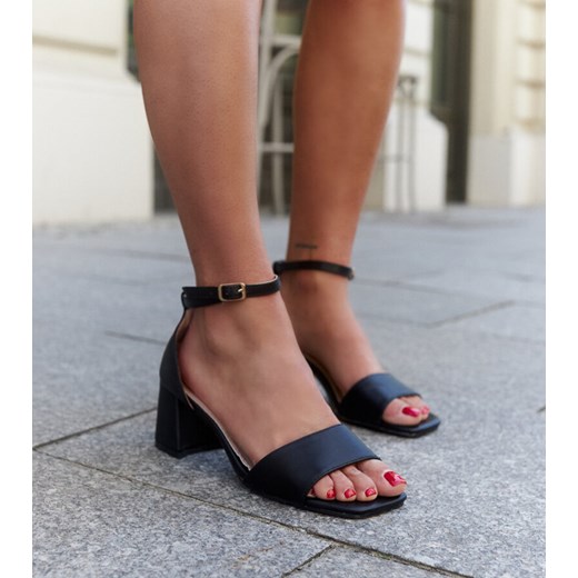 Klasyczne sandały na słupku Afnan ze sklepu gemre w kategorii Sandały damskie - zdjęcie 172624985