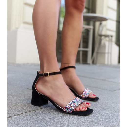 Sandały na słupku z kolorowymi kamyczkami Ghusona ze sklepu gemre w kategorii Sandały damskie - zdjęcie 172625187