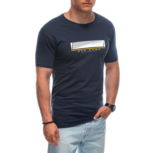 T-shirt męski z nadrukiem 1946S - granatowy ze sklepu Edoti w kategorii T-shirty męskie - zdjęcie 172627617