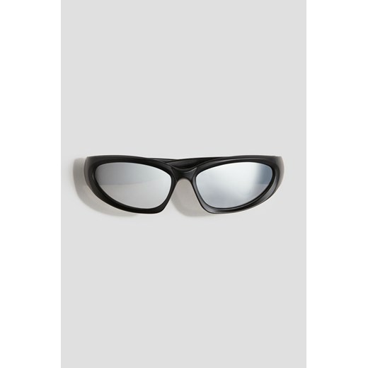 H & M - Okulary przeciwsłoneczne w sportowym stylu - Czarny ze sklepu H&M w kategorii Okulary przeciwsłoneczne dziecięce - zdjęcie 172631477