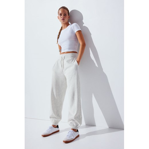 H & M - Joggersy - Szary ze sklepu H&M w kategorii Spodnie damskie - zdjęcie 172648065