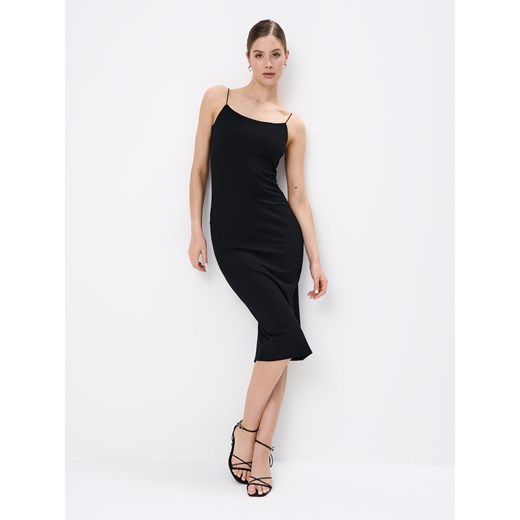 Mohito - Dopasowana czarna sukienka midi - czarny ze sklepu Mohito w kategorii Sukienki - zdjęcie 172654389