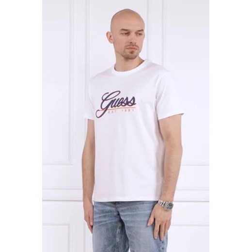 GUESS T-shirt SS CN GUESS 3D EMBRO | Regular Fit ze sklepu Gomez Fashion Store w kategorii T-shirty męskie - zdjęcie 172910075