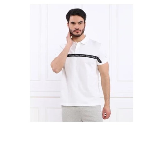 CALVIN KLEIN JEANS Polo LOGO TAPE | Regular Fit ze sklepu Gomez Fashion Store w kategorii T-shirty męskie - zdjęcie 172916385